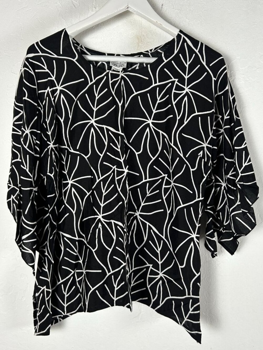 Hamakua Womens Batik Blouse Small Black Monstera Leaf Print Ruchecd Sleeve NWOT